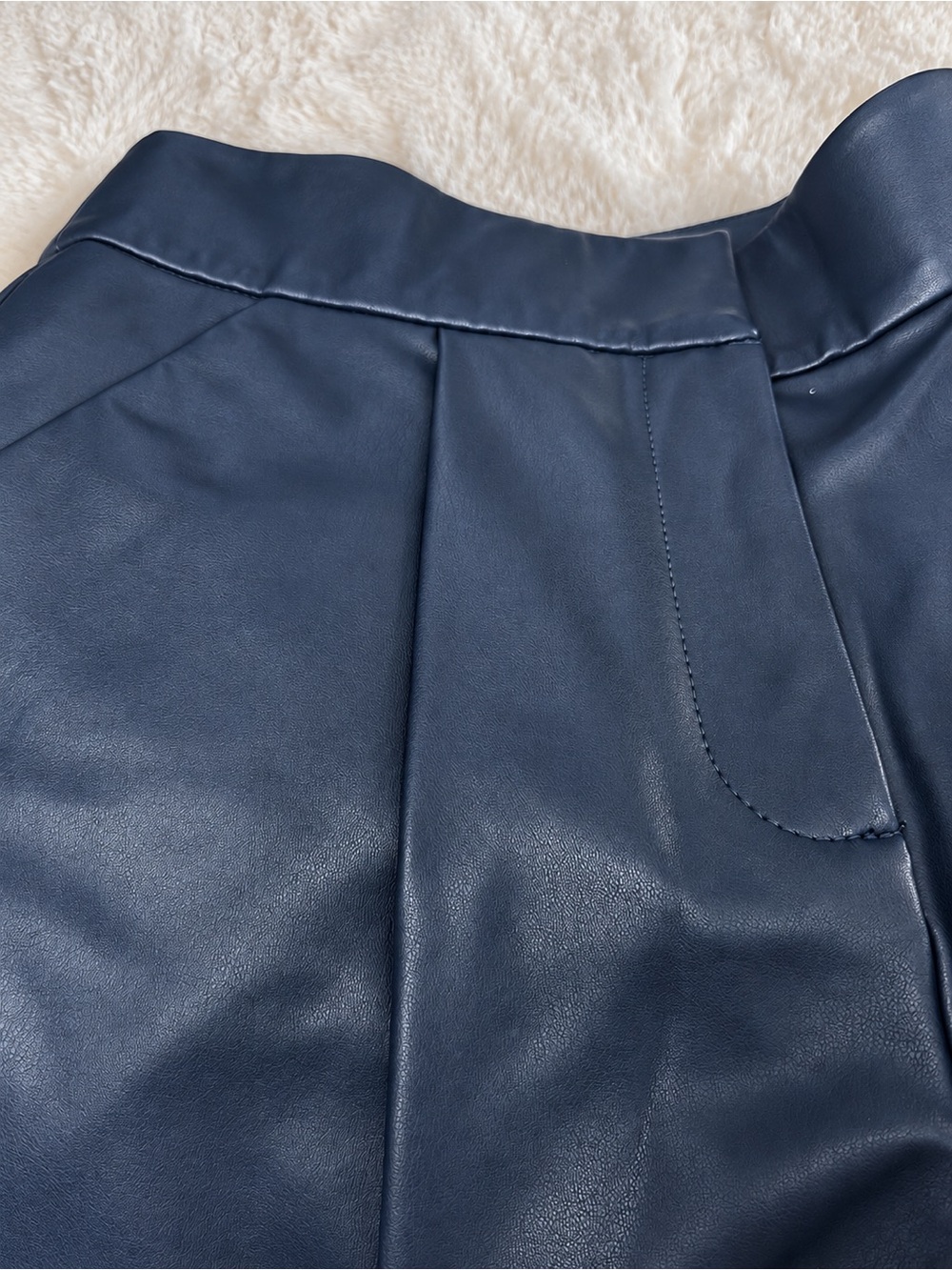 NWOT VERONICA BEARD Haina Navy Vegan Leather Pleated High Rise Designer Shorts - Picture 7 of 15